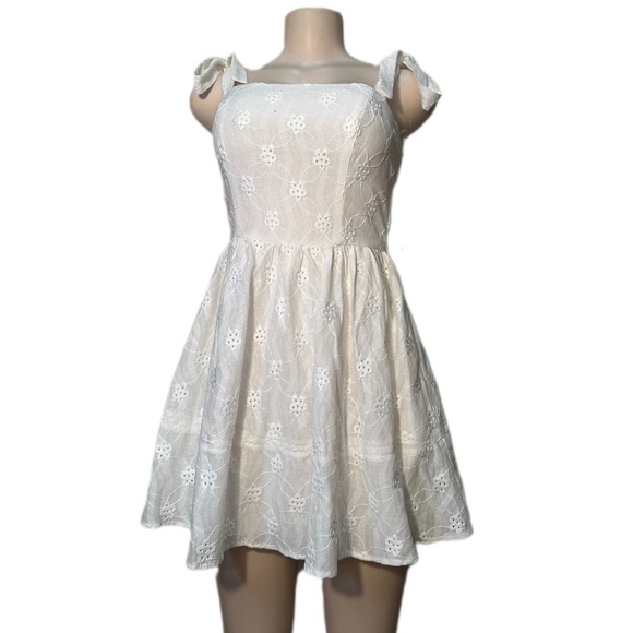 Altar'd State Dresses & Skirts - NWT Altar'd State Ivory Lace Dress